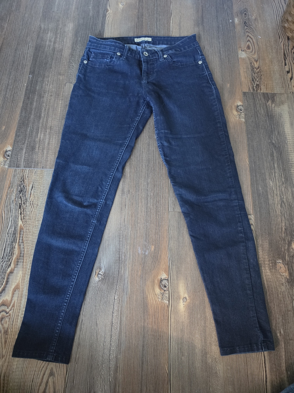 GUESS Women's 28 Stretch Skinny Jeans - Picture 4 of 5